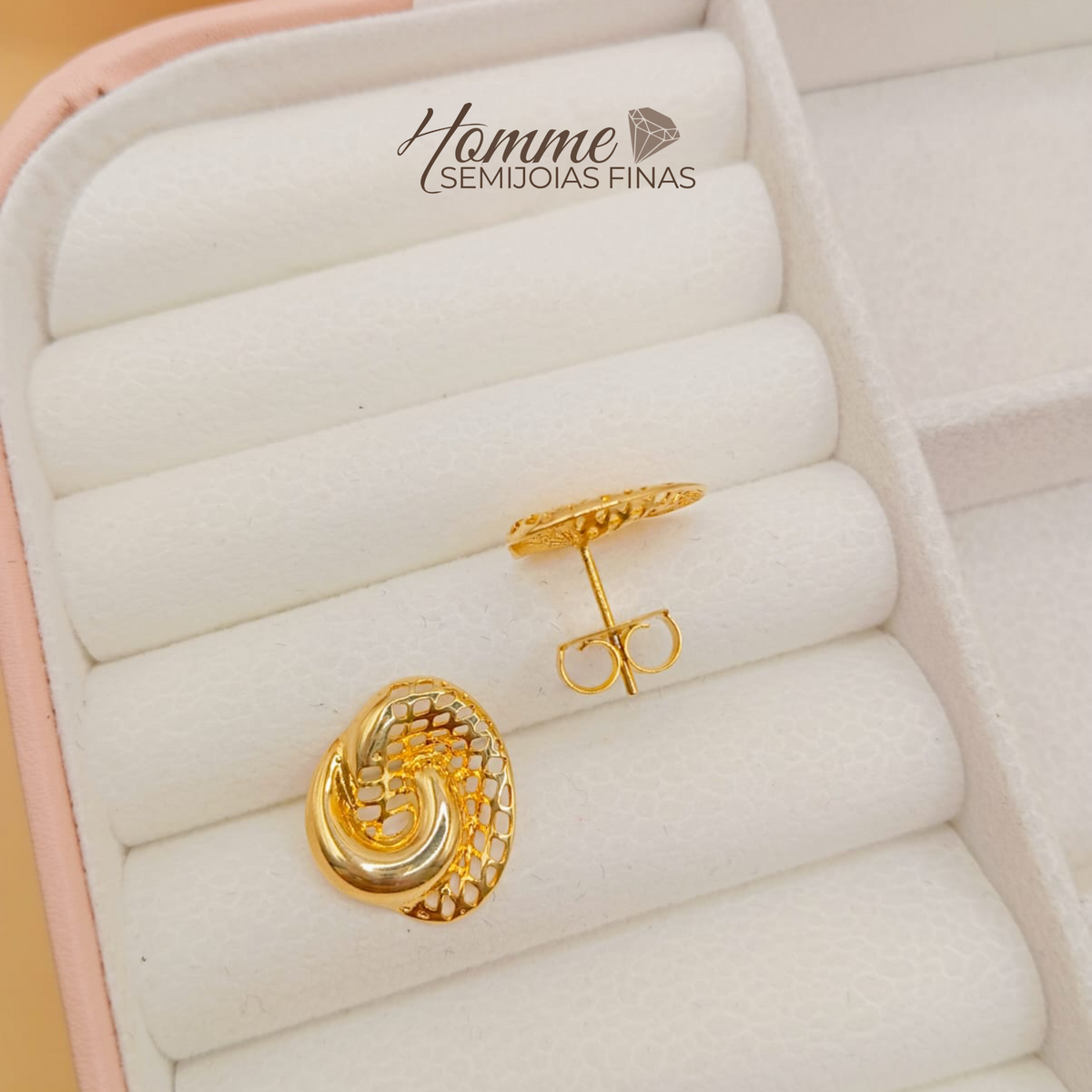 Brinco Espiral Texturizado – Folheado a Ouro