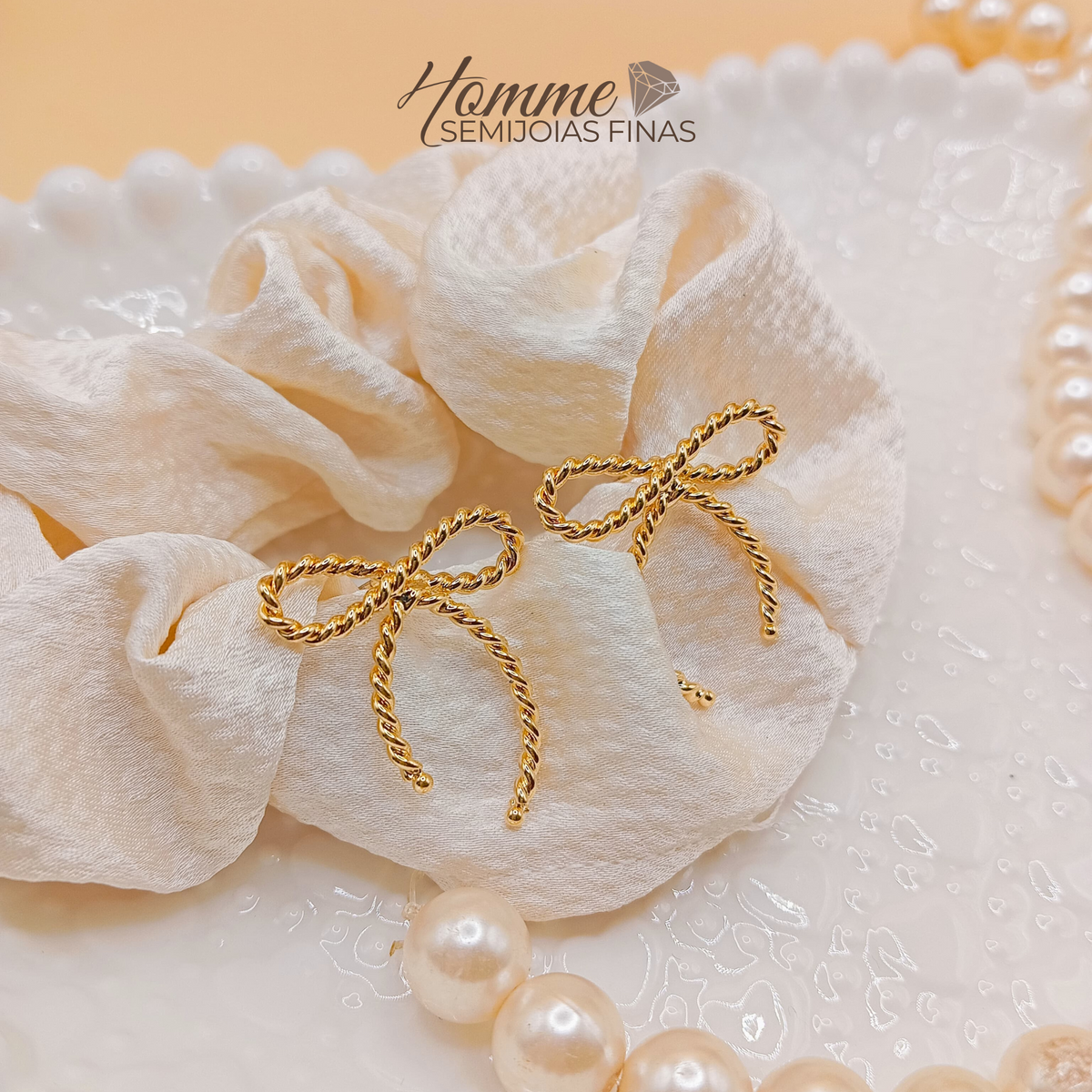 Brinco Laço Torcido – Folheado a Ouro 18k