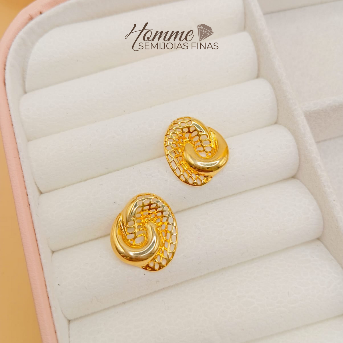 Brinco Espiral Texturizado – Folheado a Ouro