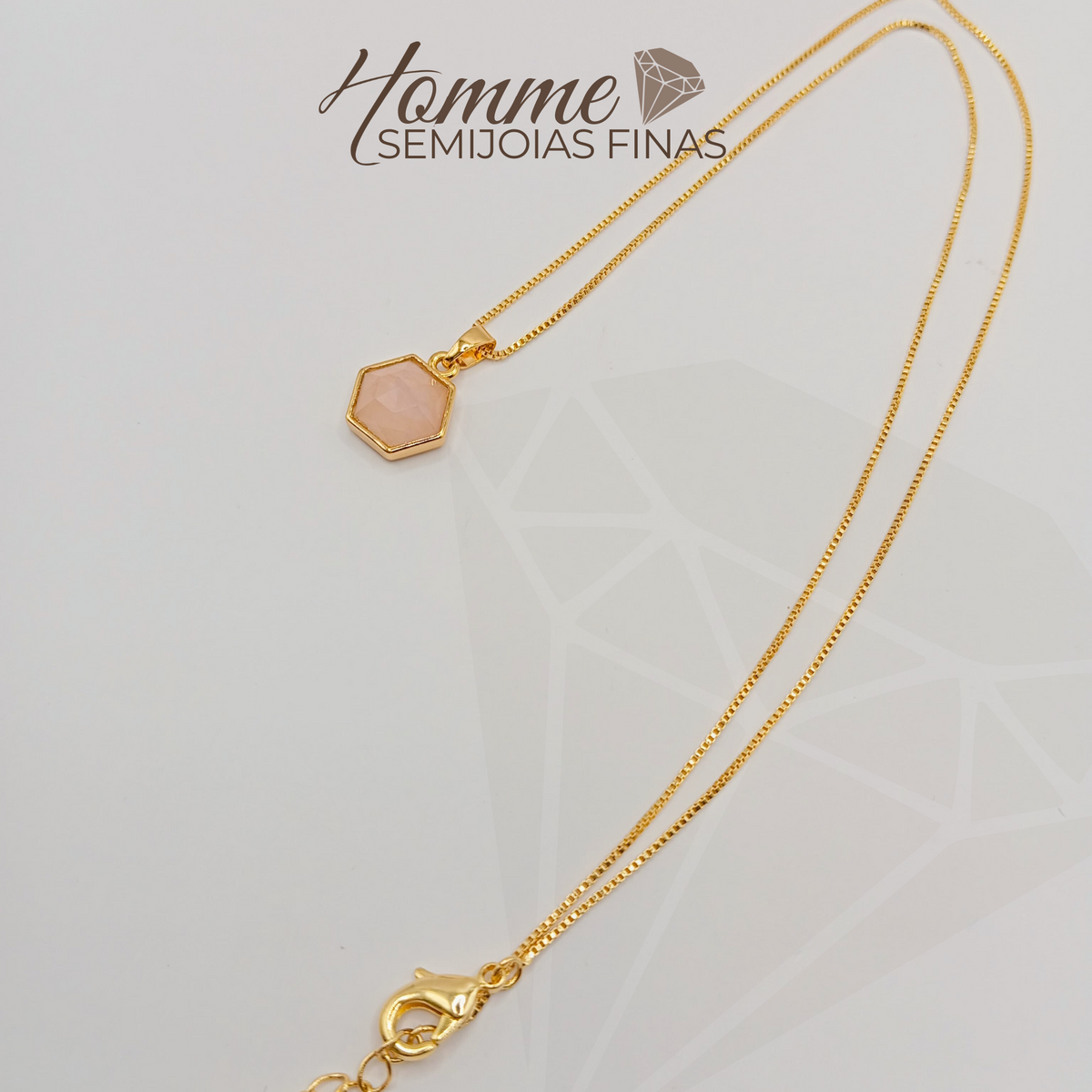 Colar Hexagonal com Pedra Rosa – Folheado a Ouro 18k e Hipoalergênico