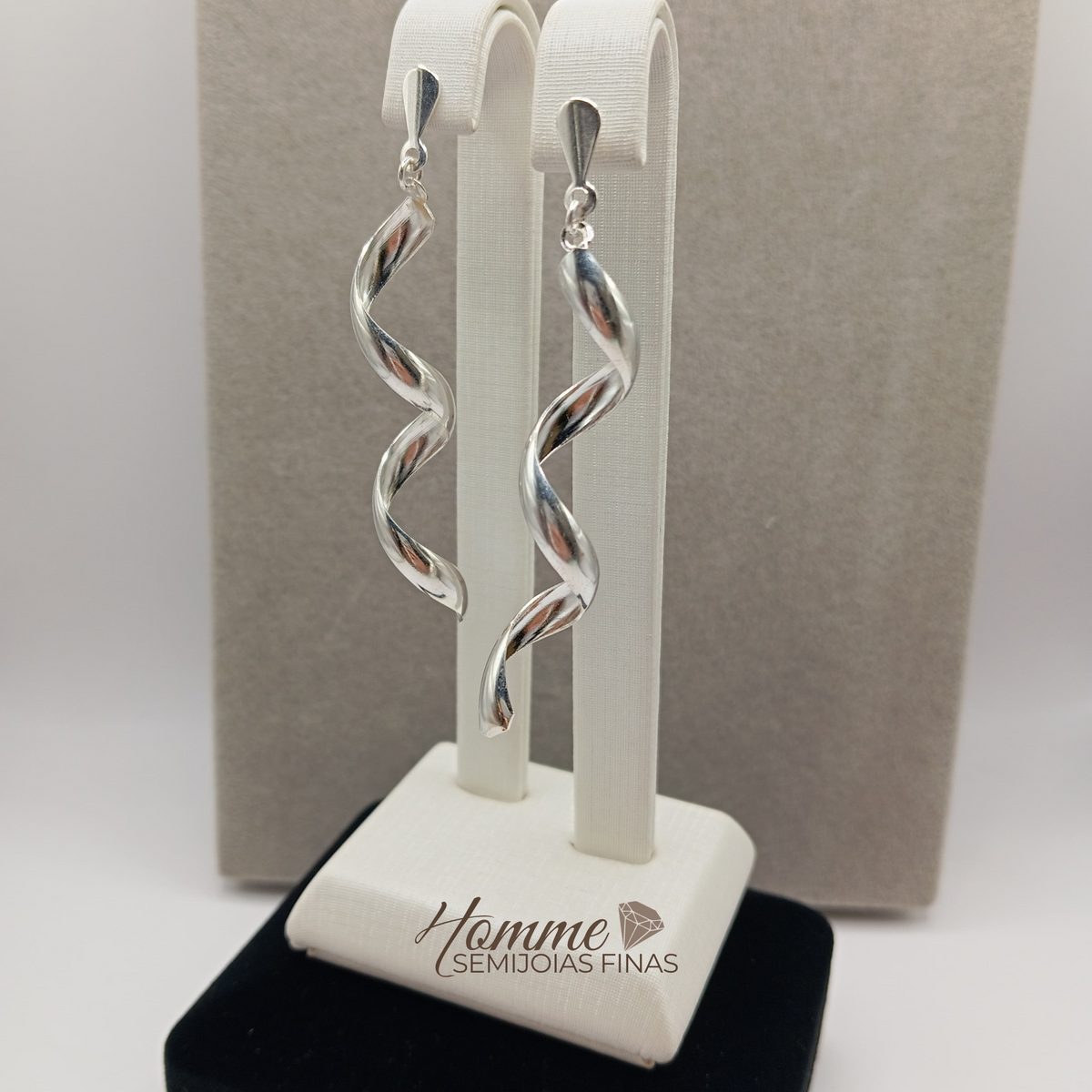 Brinco Longo Espiral – Prata Leve