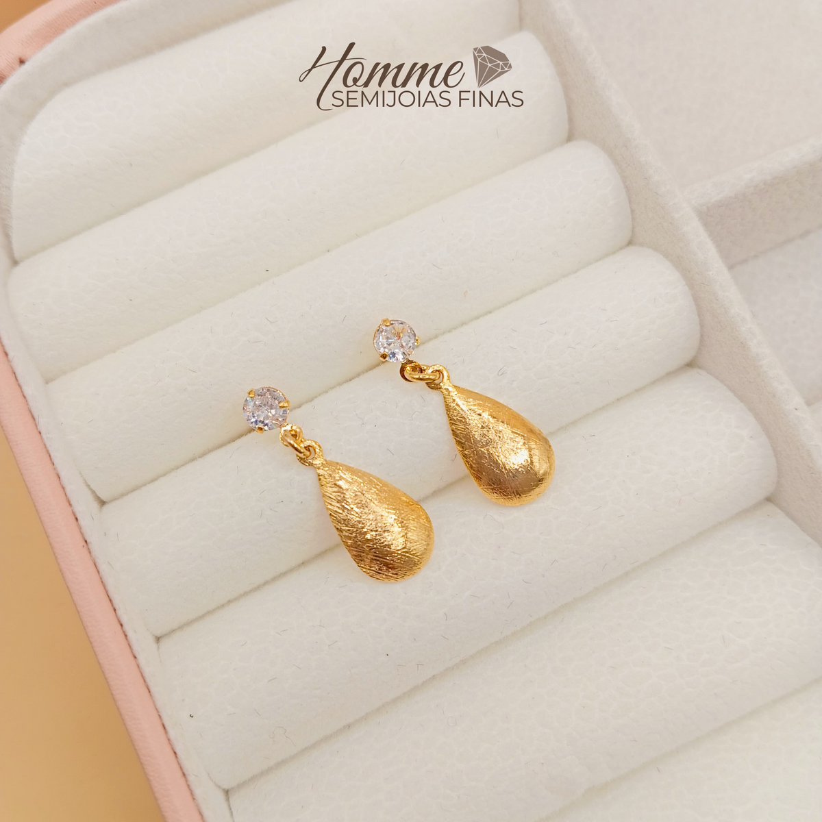 Brinco Gota Fosca com Ponto de Luz – Folheado a Ouro