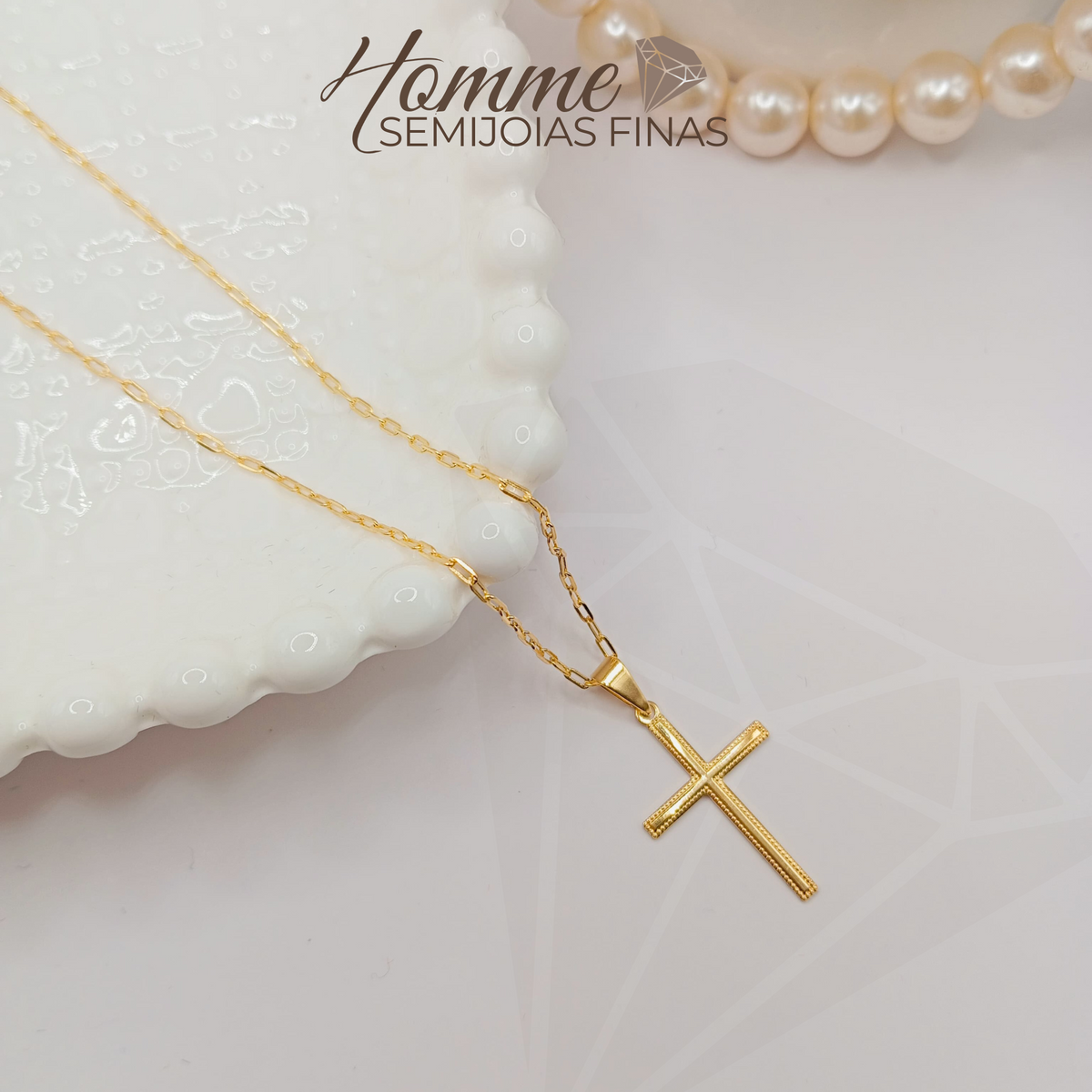 Colar Cruz Clássica – Folheado a Ouro 18k e Hipoalergênico