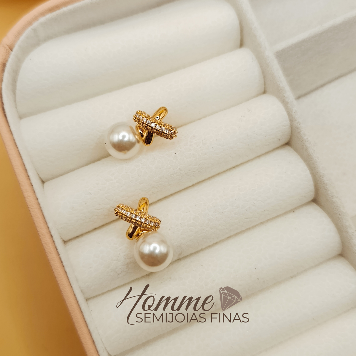 Brinco Pérola com Aro Cravejado