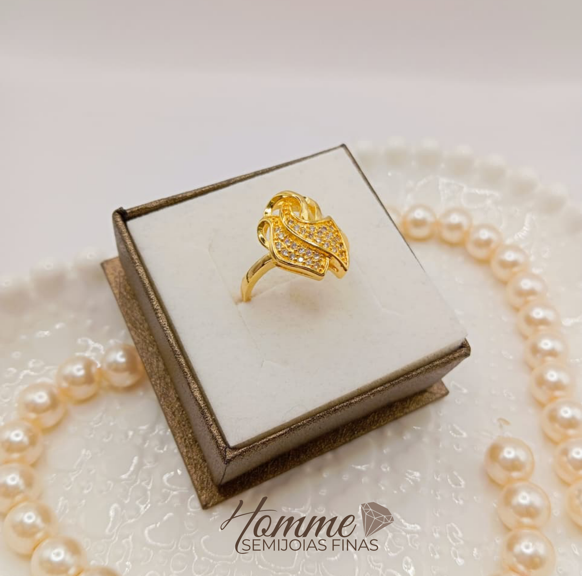 Anel formato coraço humano folheado a ouro 18k – Brilho e Sofisticação
