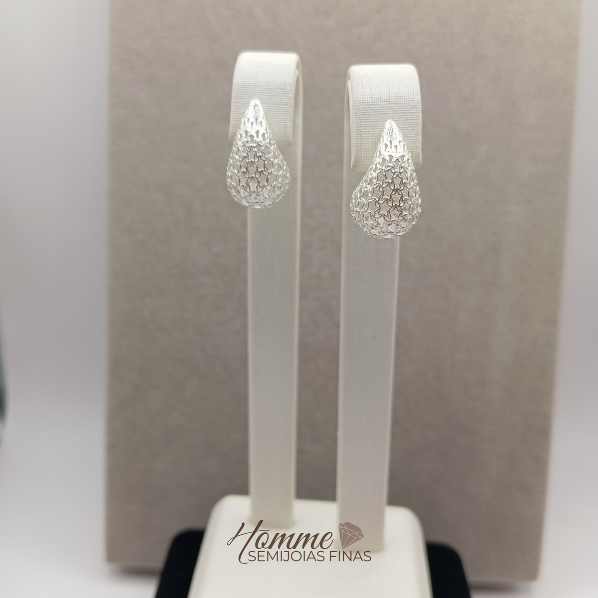 Brinco Gota Vazado com Estrelas – Prata Legítima 925