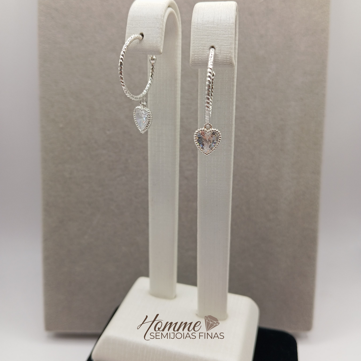 Argola com Pingente de Coração em Zircônia – Prata Leve