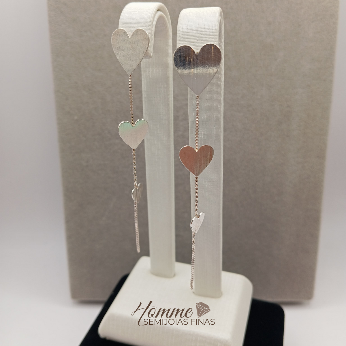 Brinco Longo Corações – Prata Leve
