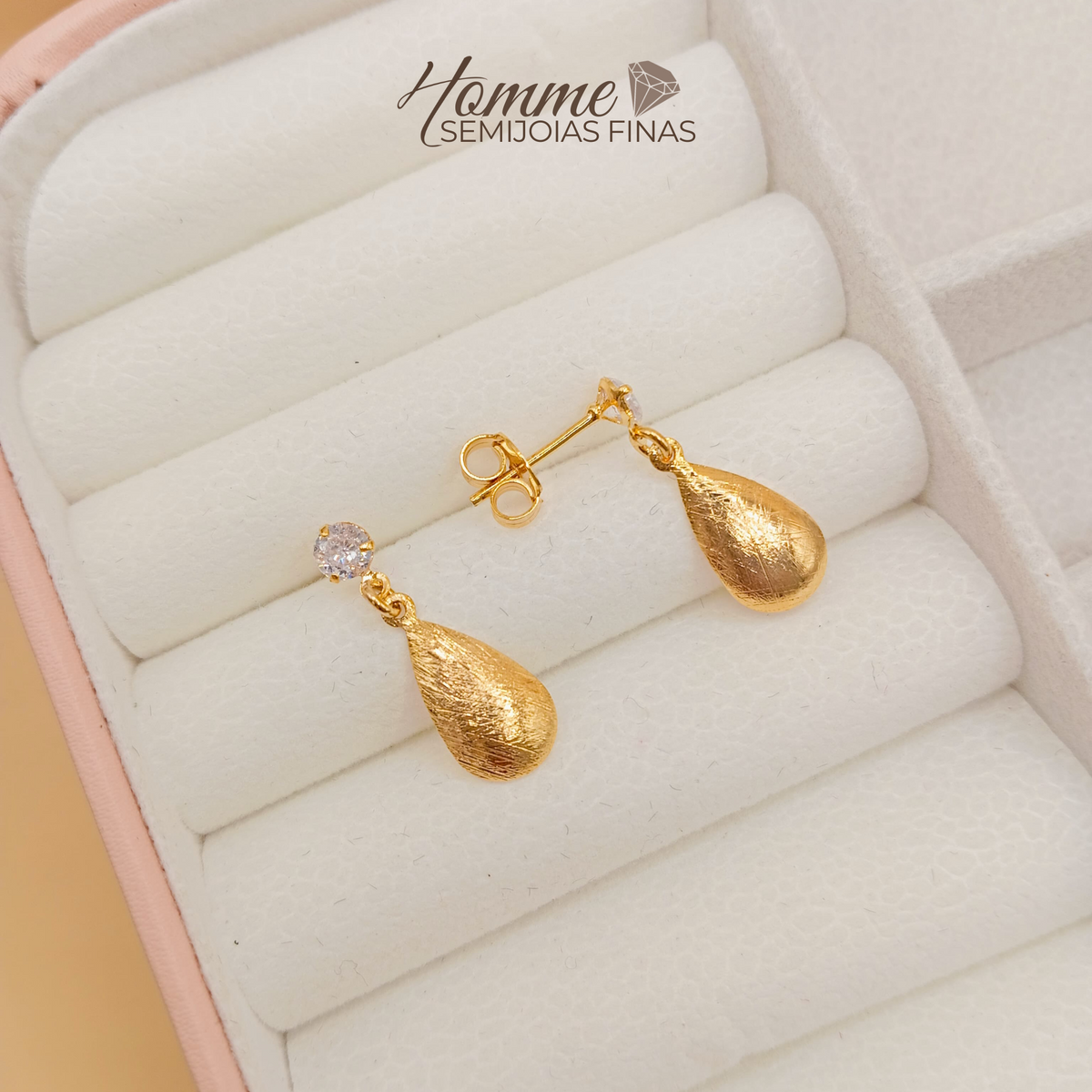 Brinco Gota Fosca com Ponto de Luz – Folheado a Ouro