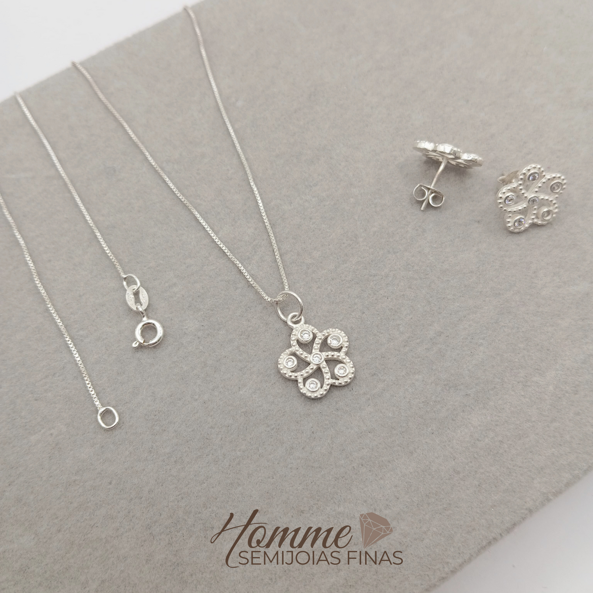 Conjunto Flor em Prata 925 com Pérolas – Delicadeza e Sofisticação