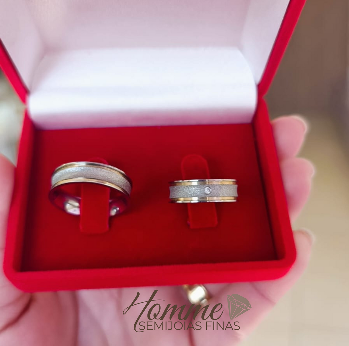 Aliança em Aço com detalhe ouro