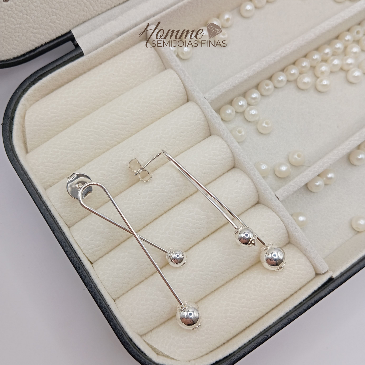 Brinco Longo Duas Esferas – Prata Leve