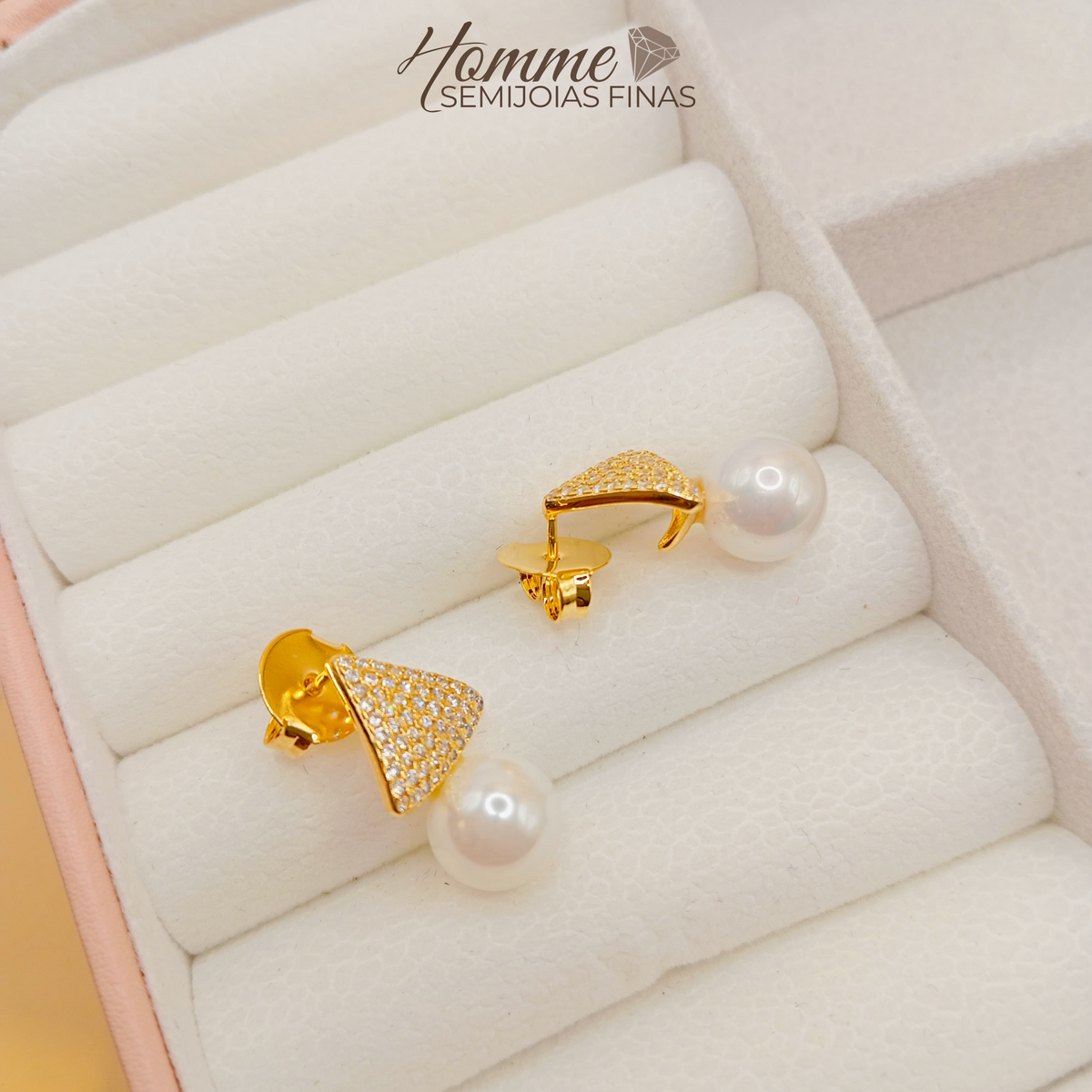 Brinco Triângulo com Pérola