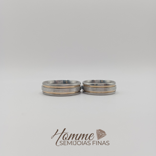 Aliança Elegante em Aço com Detalhe Dourado (unidade)
