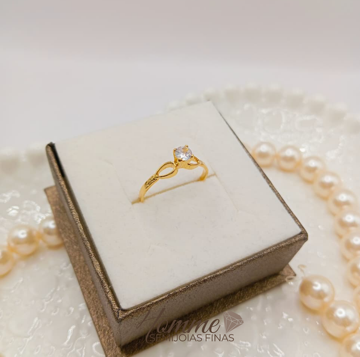 Anel Coroa vazado com Zircônia Central – Folheado a Ouro 18k