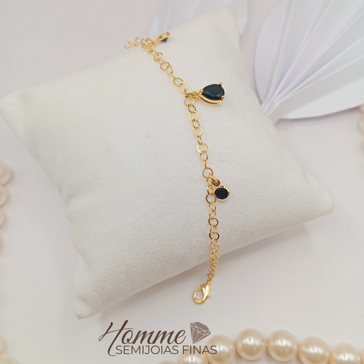 Pulseira com Pingentes de Gota e Ponto de Luz Preto – Folheado a Ouro 18K