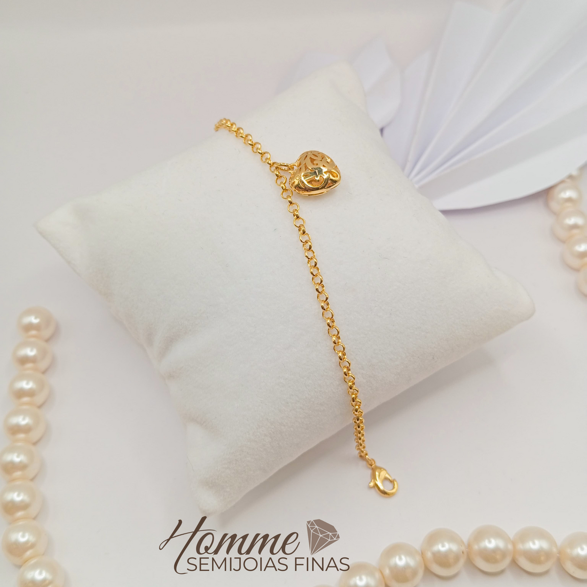 Pulseira com Escrita “Amor” e Pingente de Coração Folheada a Ouro 18K