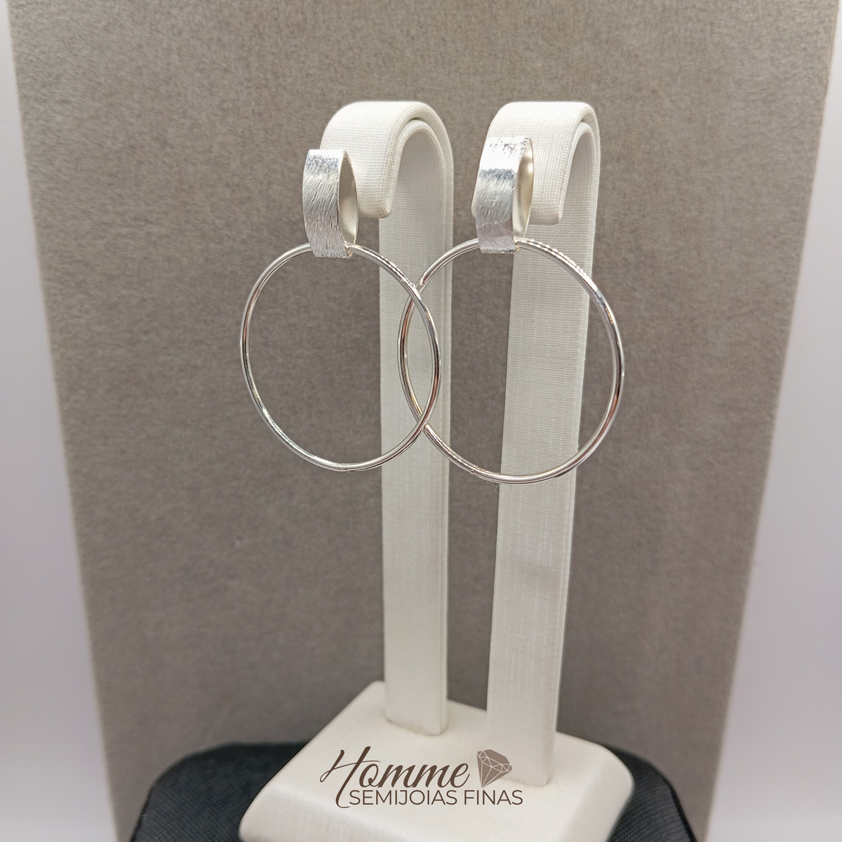 Brinco Argola Lisa com Base Reta Prata Leve