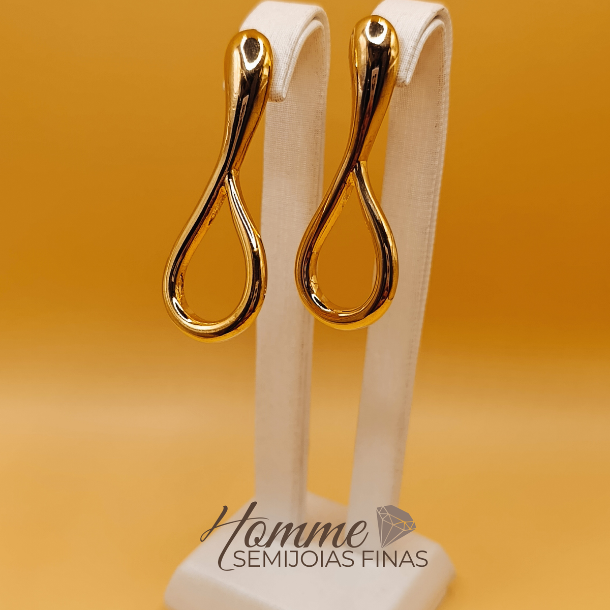 Brinco Gota Abstrata Folheado a Ouro