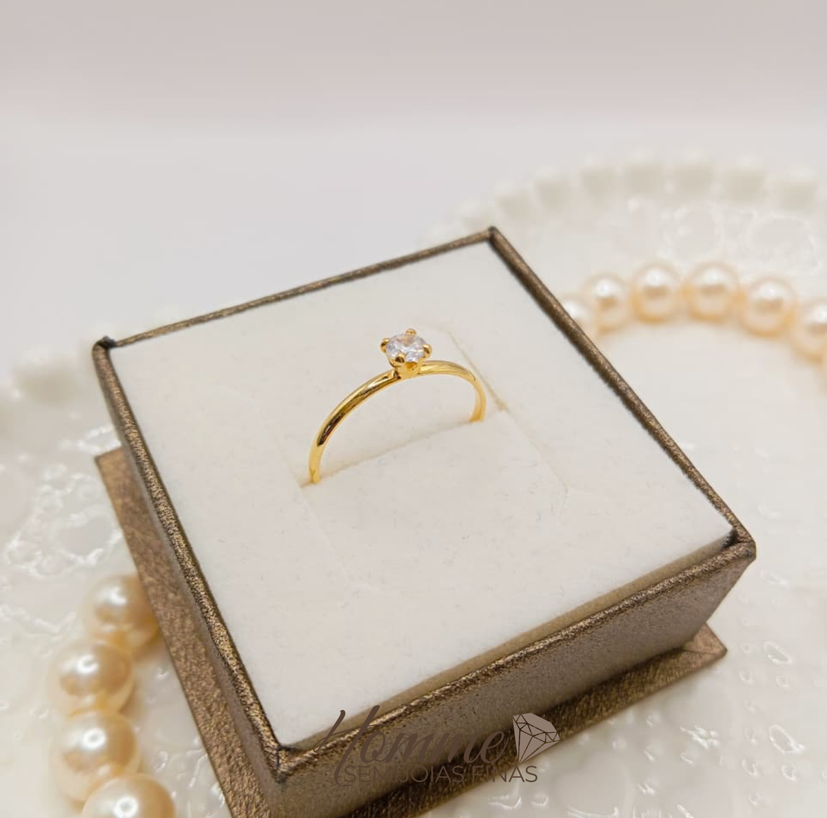 Anel com Zircônia Central curta – Folheado a Ouro 18k