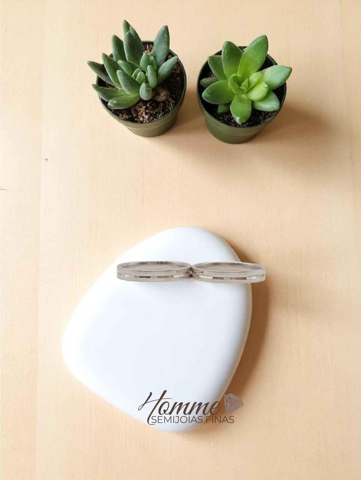 💍 Aliança em Prata 925 – Modelo Quadrado com Friso Central Trabalhado (unidade)