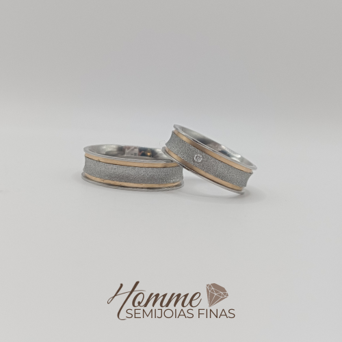 Aliança em Aço com detalhe ouro