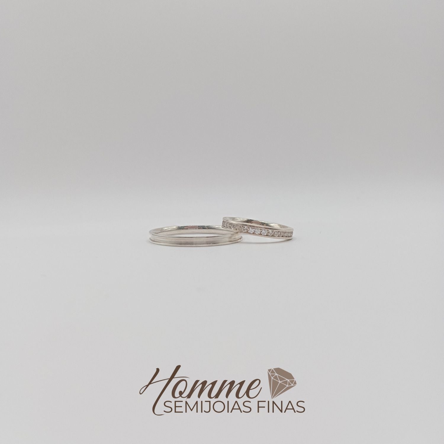 Alianças em Prata Legítima com Pedras – Design Elegante e Detalhe Exclusivo  (unidade)