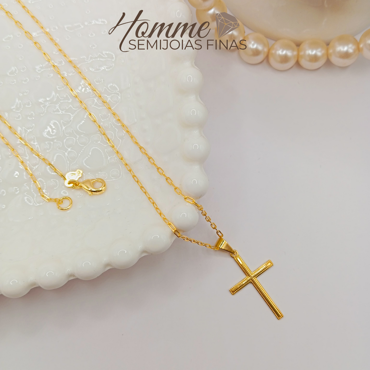 Colar Cruz Clássica – Folheado a Ouro 18k e Hipoalergênico