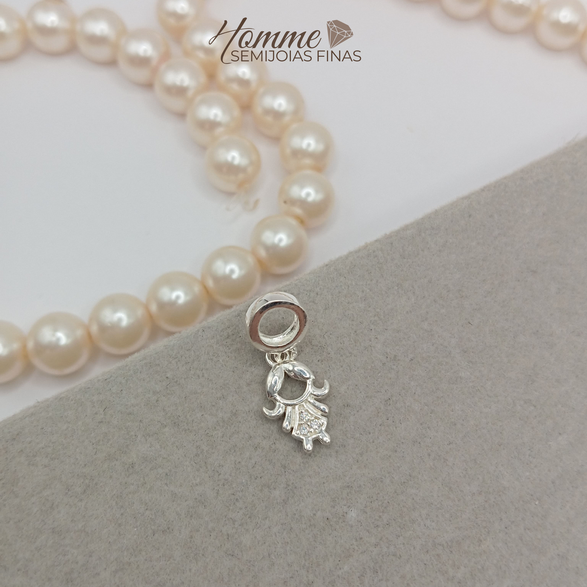 Berloque Menina com Vestido – Prata Legítima 925