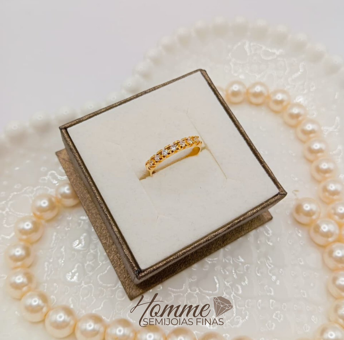 Anel Meia Aliança Cravejado com Zircônias 9 pedras– Folheado a Ouro 18k