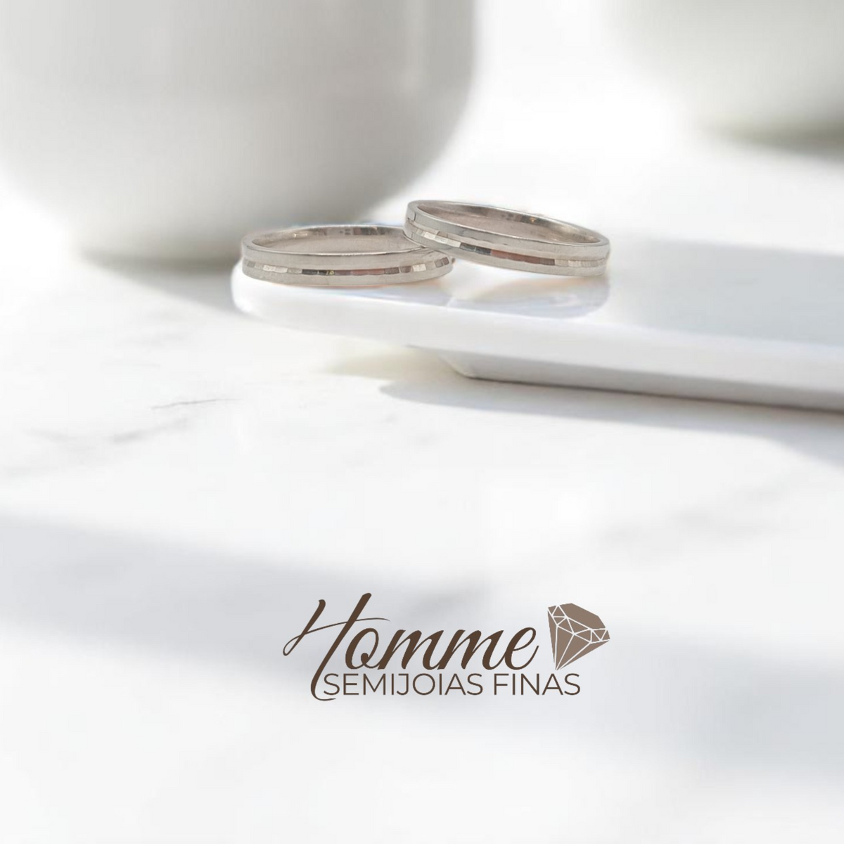 💍 Aliança em Prata 925 – Modelo Quadrado com Friso Central Trabalhado  (unidade)