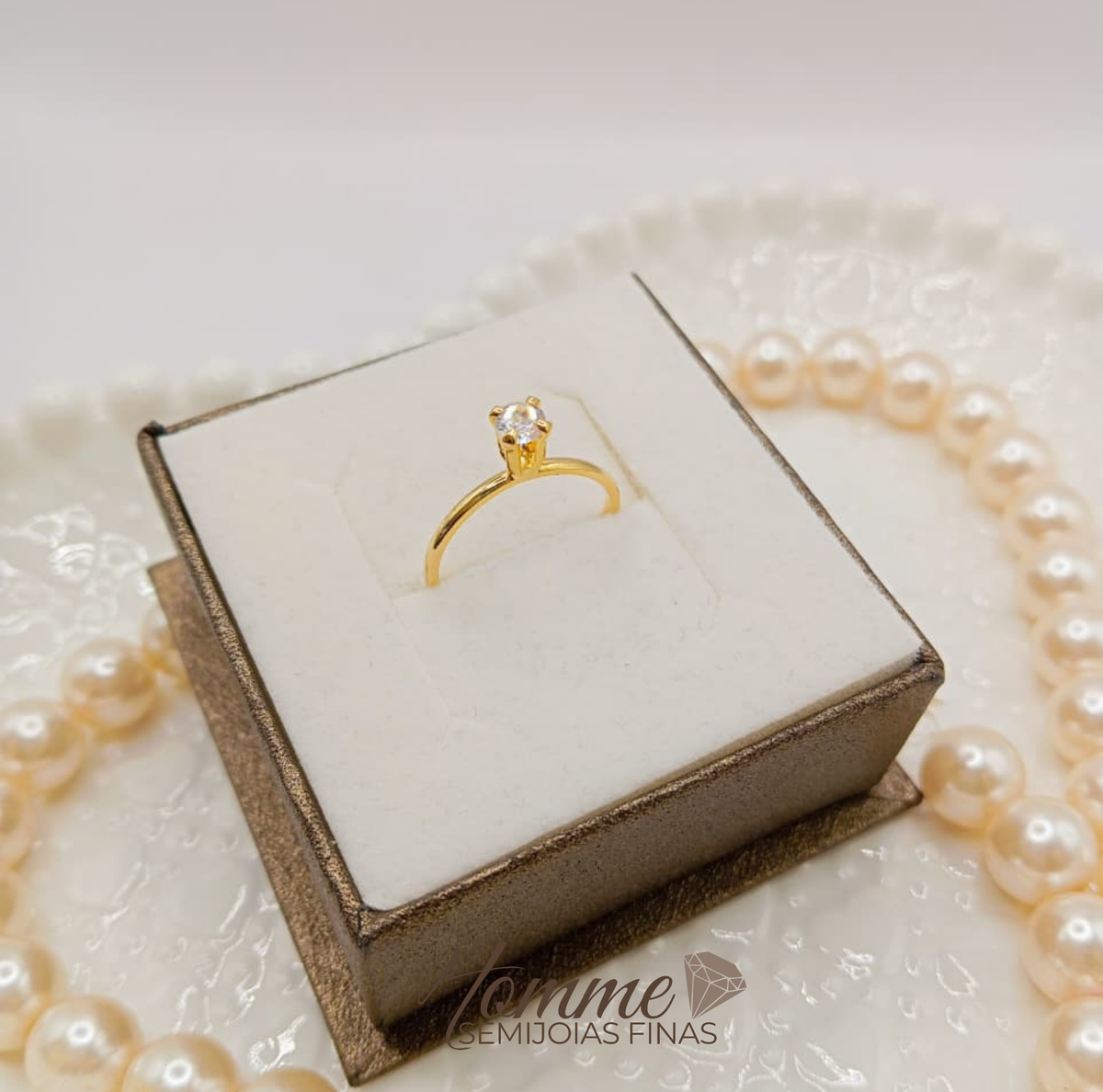 Anel com Zircônia Central– Folheado a Ouro 18k